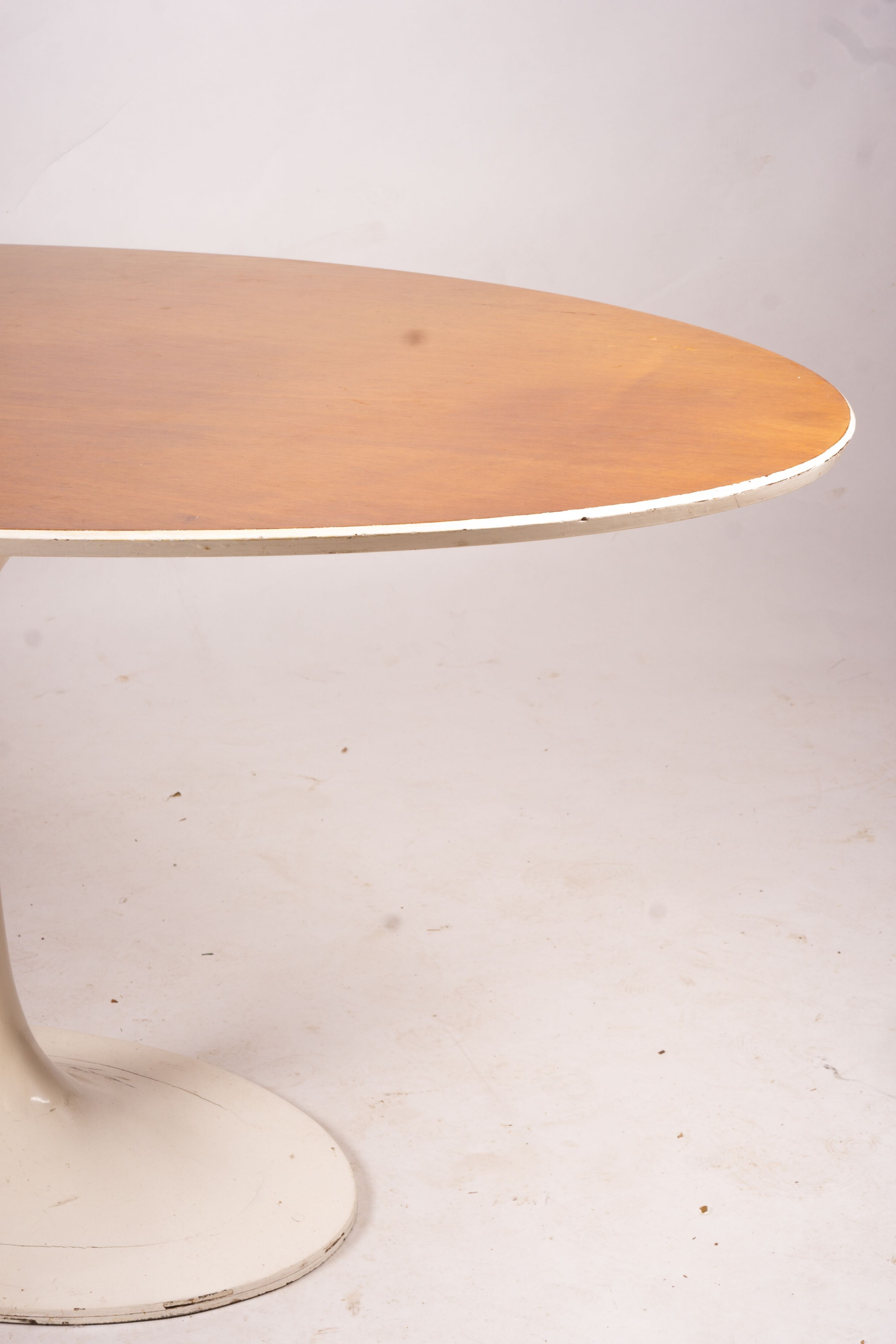 An Arkana style tulip base teak top oval dining table, length 152cm, depth 91cm, height 76cm